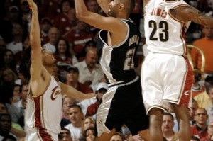  约基奇蝉联MVP，历史第三人达成此成就  