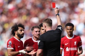  萨拉赫造乌龙送礼利物浦客场险胜伯恩茅斯