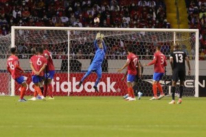  布雷斯特门将超神扑救零封巴黎  