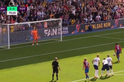  热刺新援梅开二度助球队逆袭埃弗顿