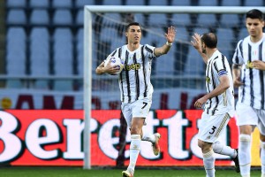  德甲揭幕战上演进球大战创纪录  